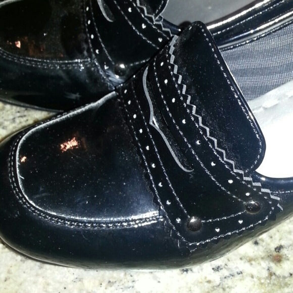 Shoes - Picture 3 of 4