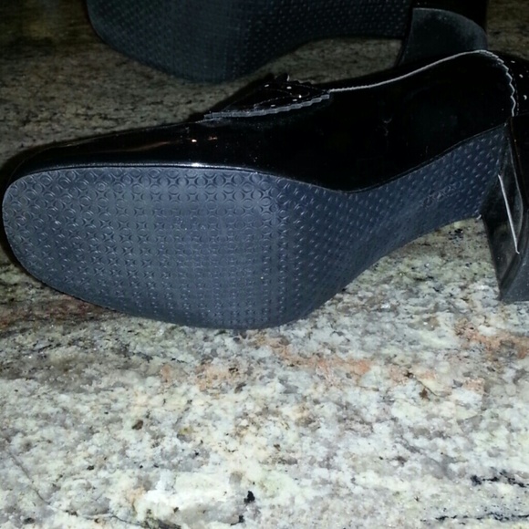 Shoes - Picture 4 of 4
