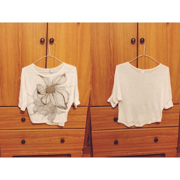 Flower Graphic Crop Top