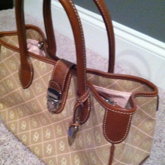 Dooney & Bourke purse - Picture 2 of 4
