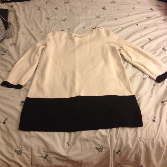 Mod black and white knit sweater