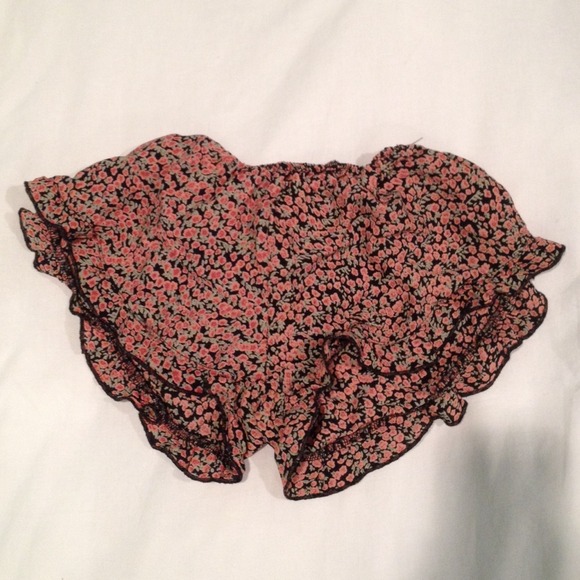 Brandy Melville Vodi shorts