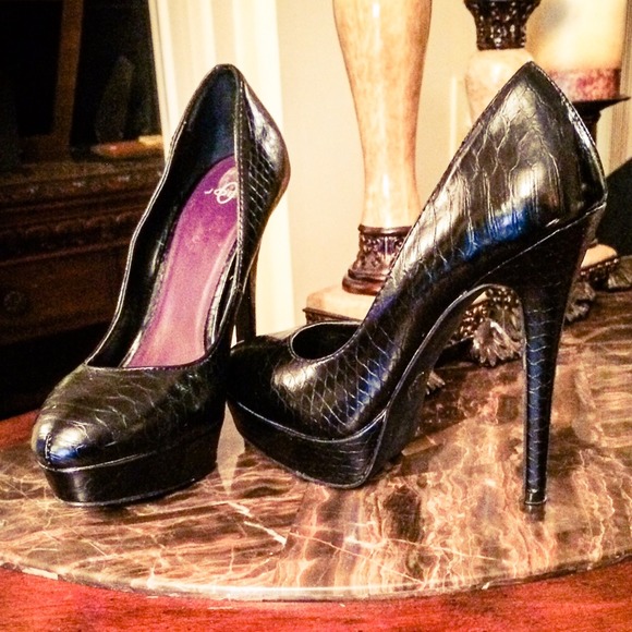 Leather python  pumps