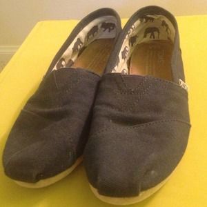 Navy toms
