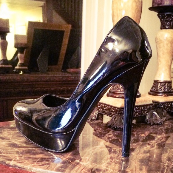 Glossy black pumps