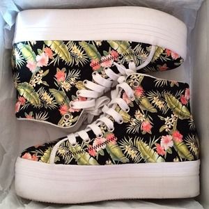 ❌SOLD❌ Jeffrey campbell homg in black floral