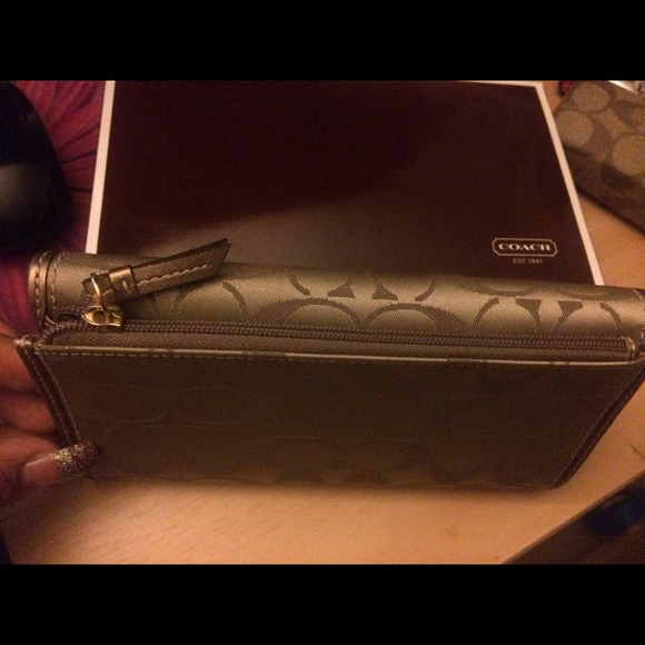 🚫Sold🚫Coach checkbook wallet - Picture 2 of 3