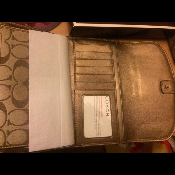 🚫Sold🚫Coach checkbook wallet - Picture 3 of 3