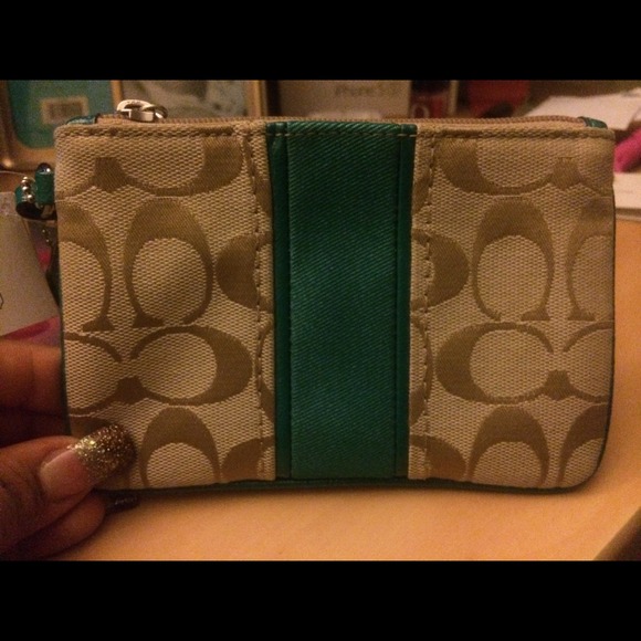 🚫Sold🚫Coach wristlet - Picture 1 of 3