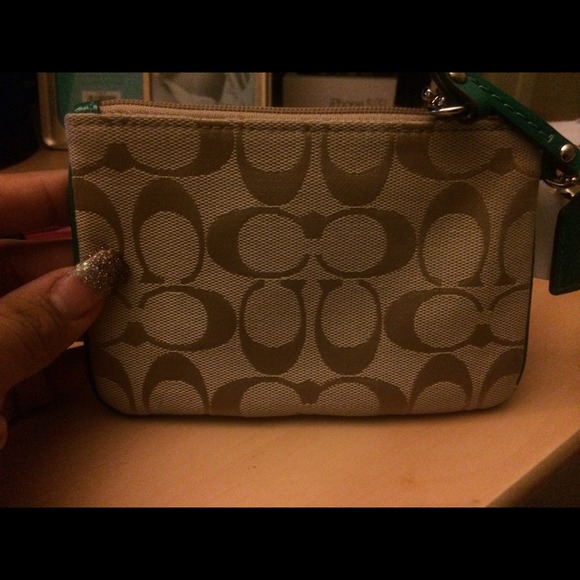 🚫Sold🚫Coach wristlet - Picture 2 of 3