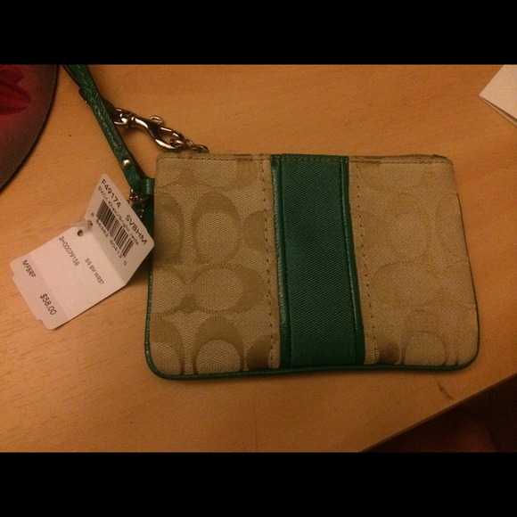 🚫Sold🚫Coach wristlet - Picture 3 of 3