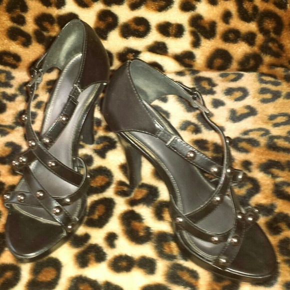 SOLD!!    🎉  HP 10/8 🎉 Black strappy sandals - Picture 2 of 4