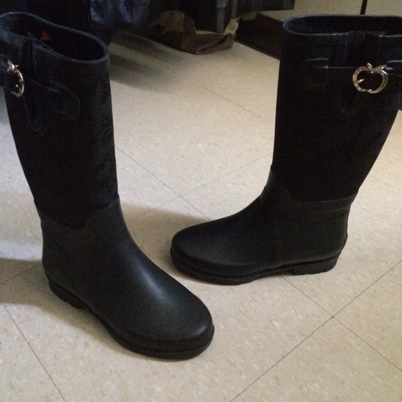 Apple bottoms rainboot