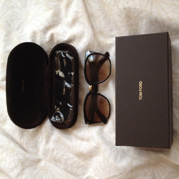 Tom Ford Sunglasses- SOLD ❌❌ - Picture 3 of 4