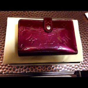 Louis Vuitton Wallet w/ proof of Authenticity pur.