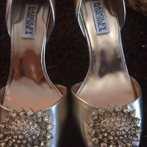 Brand new badgley mischka evening gold pump