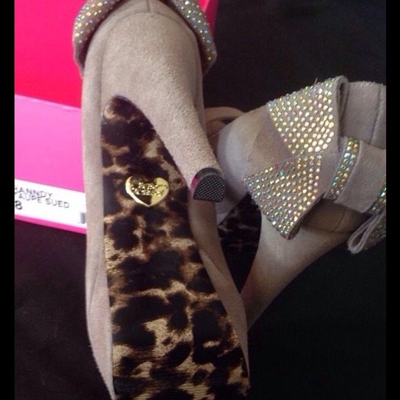 Betsy Johnson Platform Heels Taupe/Suede Sz8 NWB - Picture 2 of 4