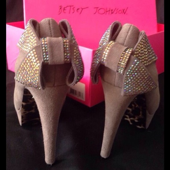 Betsy Johnson Platform Heels Taupe/Suede Sz8 NWB - Picture 3 of 4