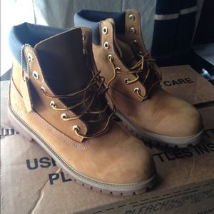 Kids 6 timberland boots. Womens 8-9.