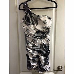 Black & white One-shoulder Formal Evening Dress