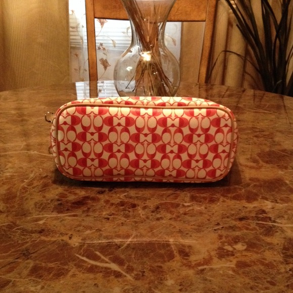 #91.   New Authentic Coach Handbag - Picture 3 of 4