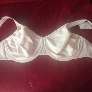 NWT. Chantelle bra!
