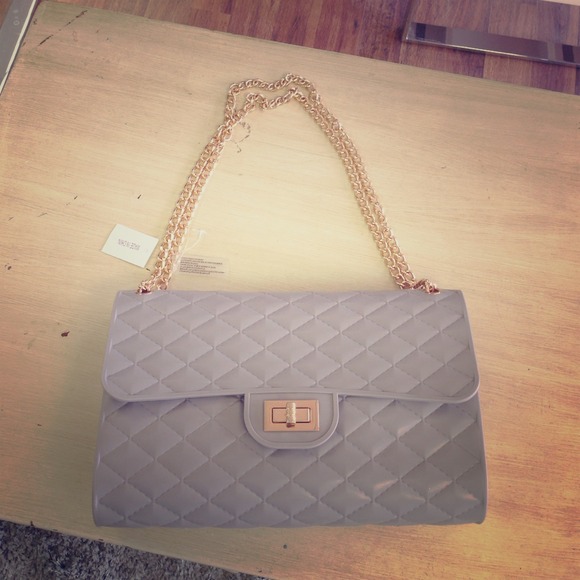 Grey/ Gold Knit Pattern!