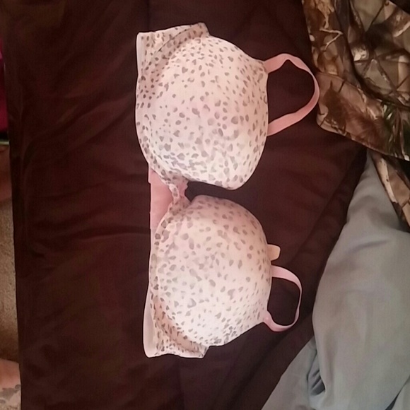 😊SOLD😊 Vs bra - Picture 2 of 3