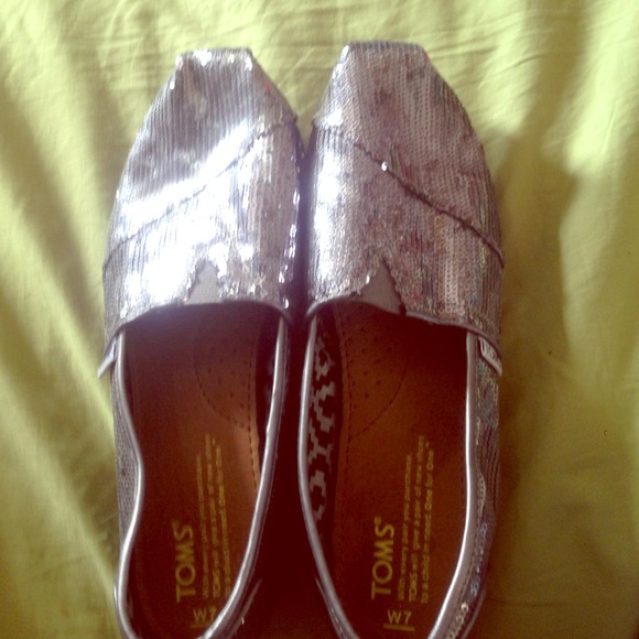 Toms