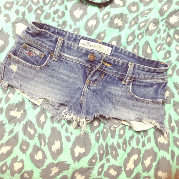 Hollister shorts tiny size 0 - Picture 1 of 3