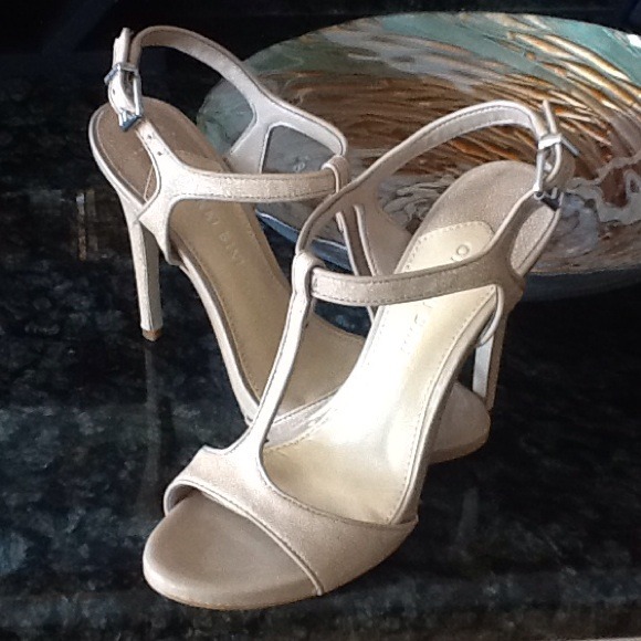 New Gianni Bini 4 inch heel neutral sandals.