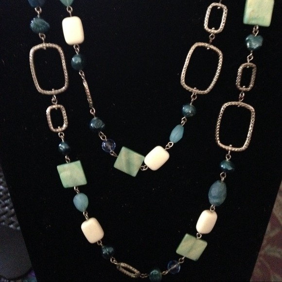 Lia Sophia long necklace very pretty