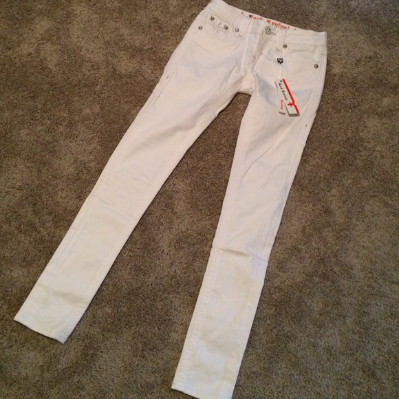 BNWT white rock revival