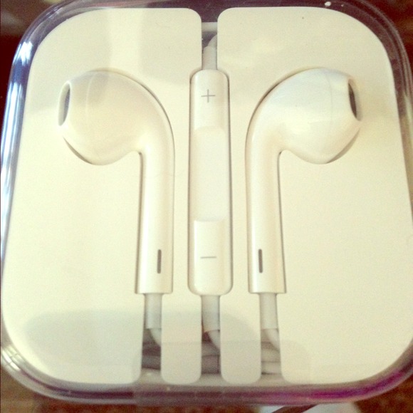Brand new iPhone ear buds 🌟🌟🌟