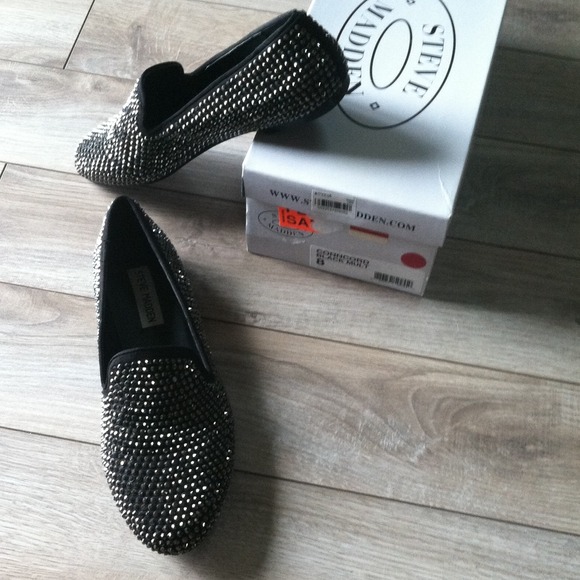 Steve Madden black flats w sparkly gems