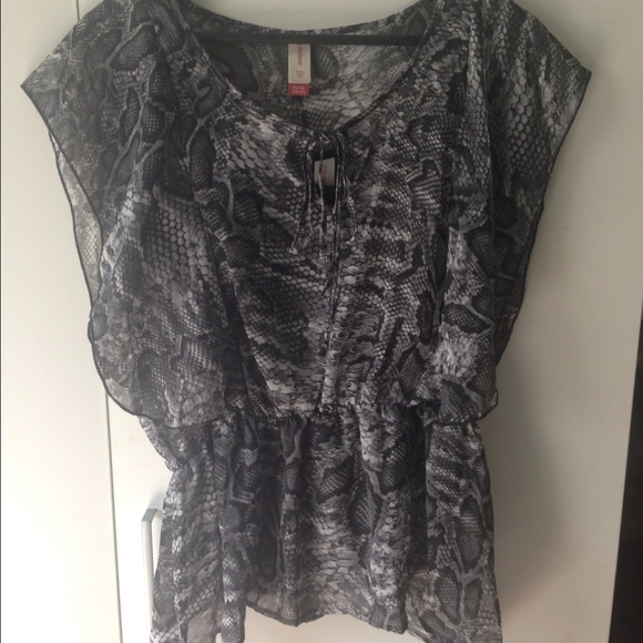 Snake print top