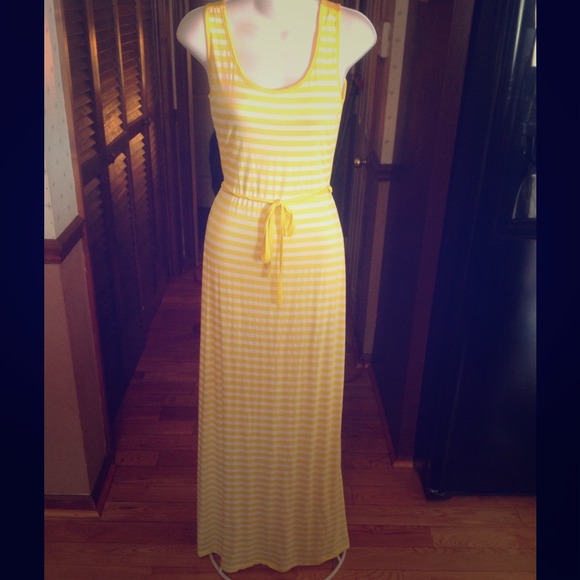 Gorgeous maxi dress!