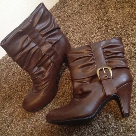 Brown heeled boots, (small heel) size M, or 7/8