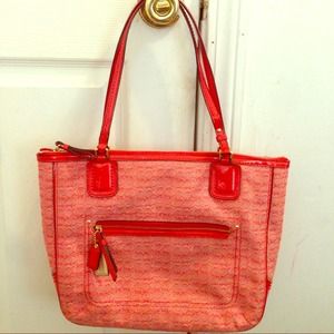 Coach tote. Cute color!!! Sale‼️‼️