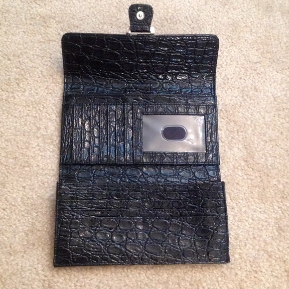 🎀🎉Guess Beautiful 2 pieces wallet 🎉 - Picture 2 of 4