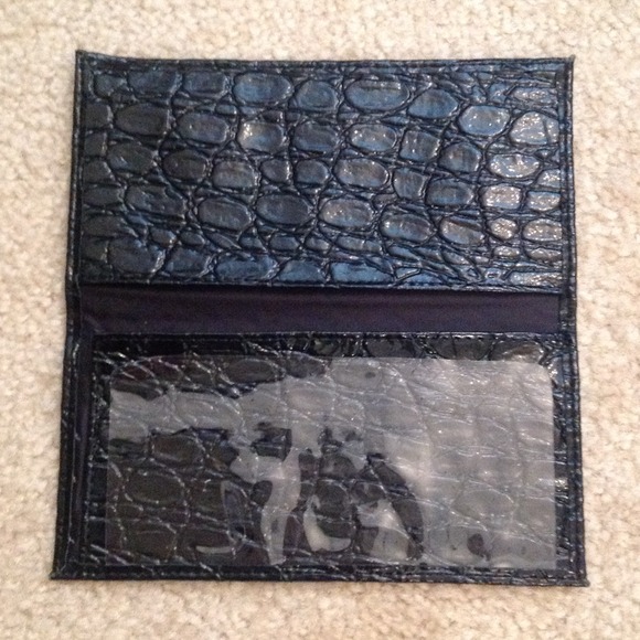 🎀🎉Guess Beautiful 2 pieces wallet 🎉 - Picture 3 of 4