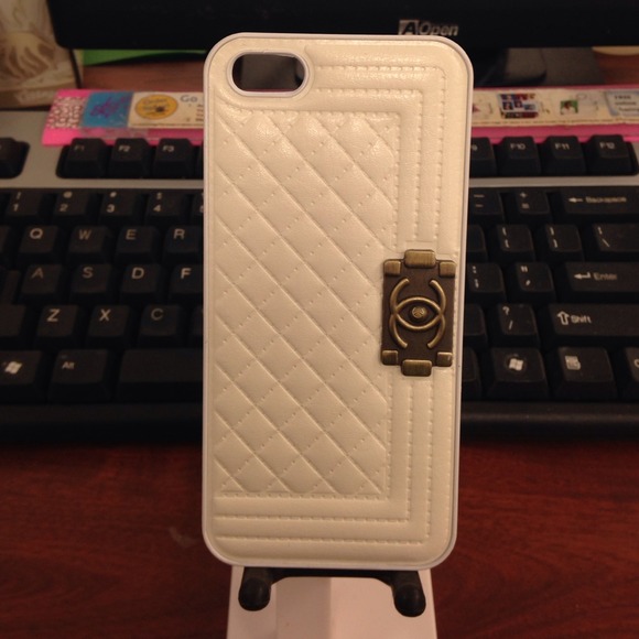 White Quilted iphone 5/5s case