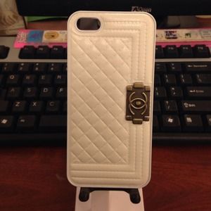 White Quilted iphone 5/5s case