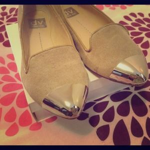 Dolce Vita Lunna Flats in Taupe