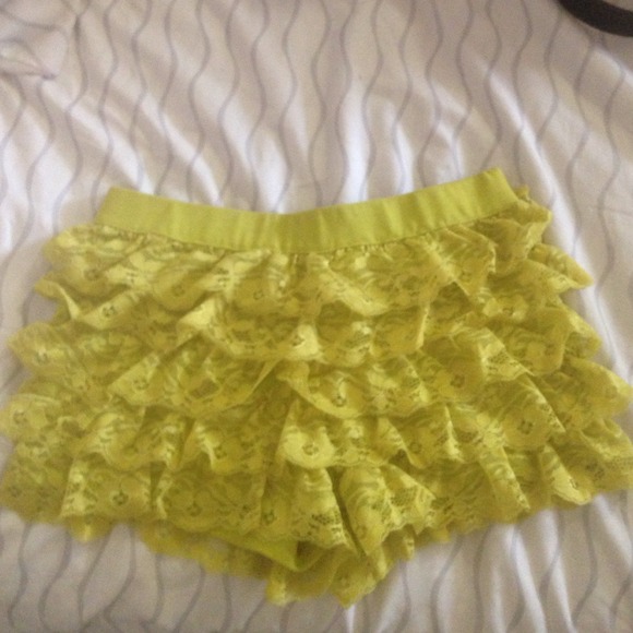 Forever 21 -Yellow lace shorts
