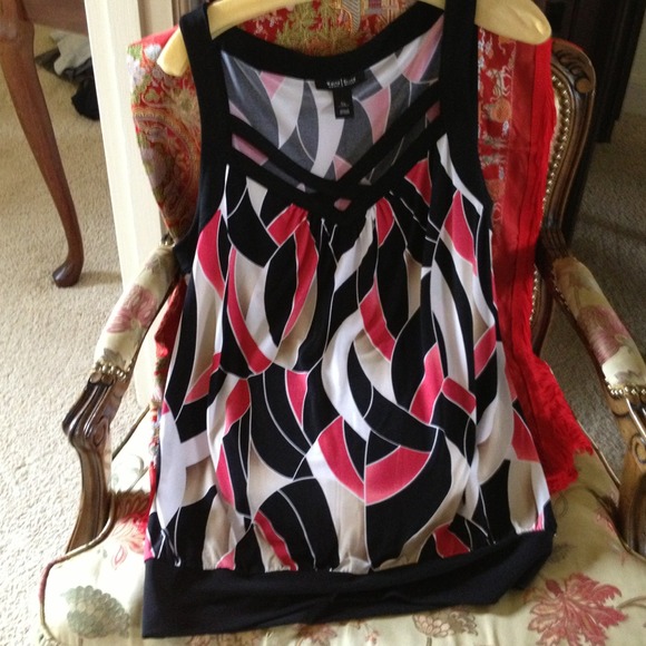 White House black market top