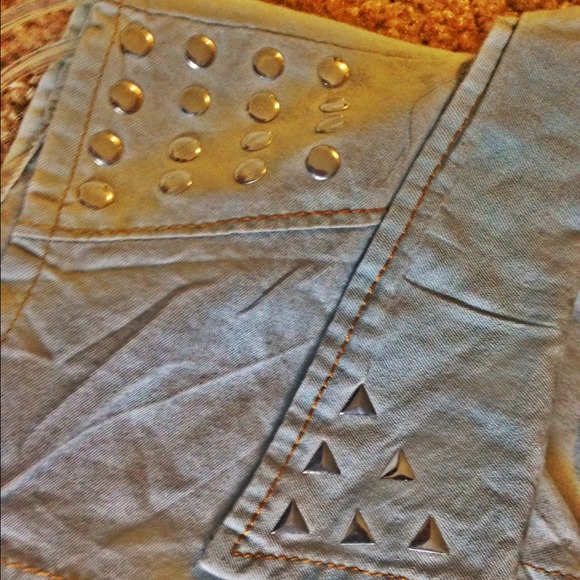 Tie in the Front Shirt ! 👀 - Picture 1 of 3