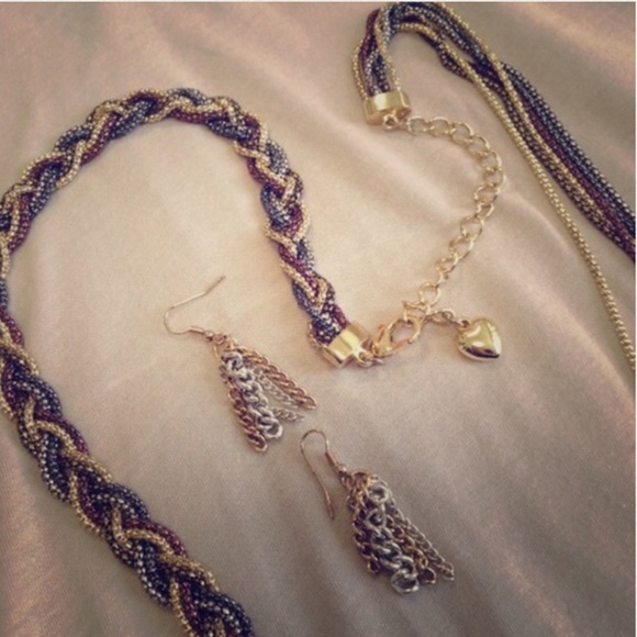 NECKLACE AND EARRINGS SET🎉HOST PICK 9/1 - Picture 2 of 4