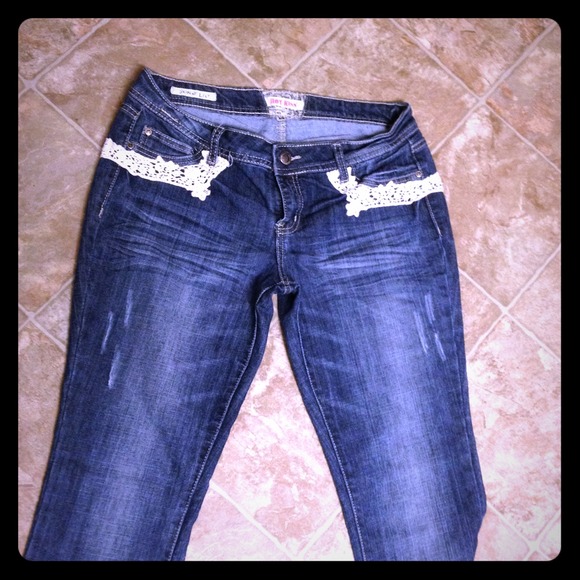 Hot Kiss 💋 "Skinny" Jeans.