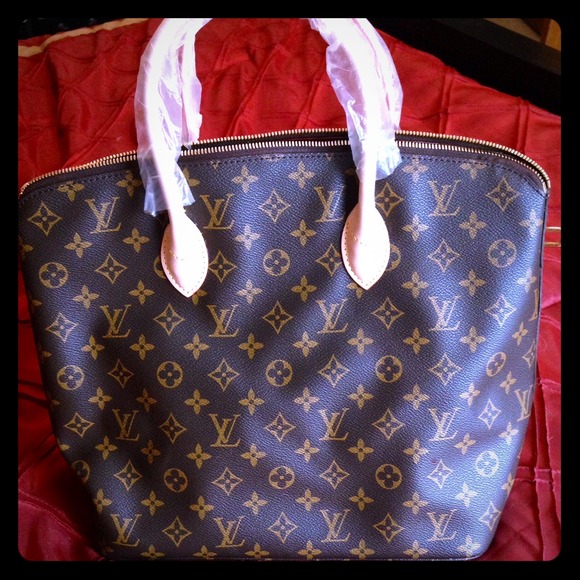 ️NWT LOCKIT ⭐️FINAL REDUCTION⭐️